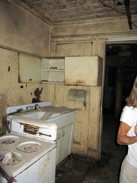 Disgusting old kitchen in Harlem townhouse wreck