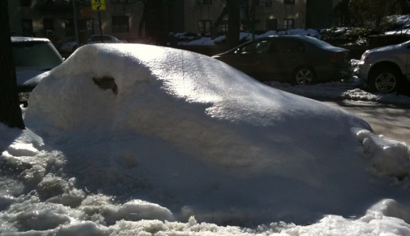Car completely buried in the snow in NYC / Hudson Heights