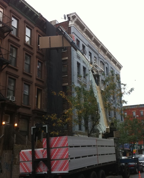 Sheetrock gets delivered to 5 story brownstone with crane truck